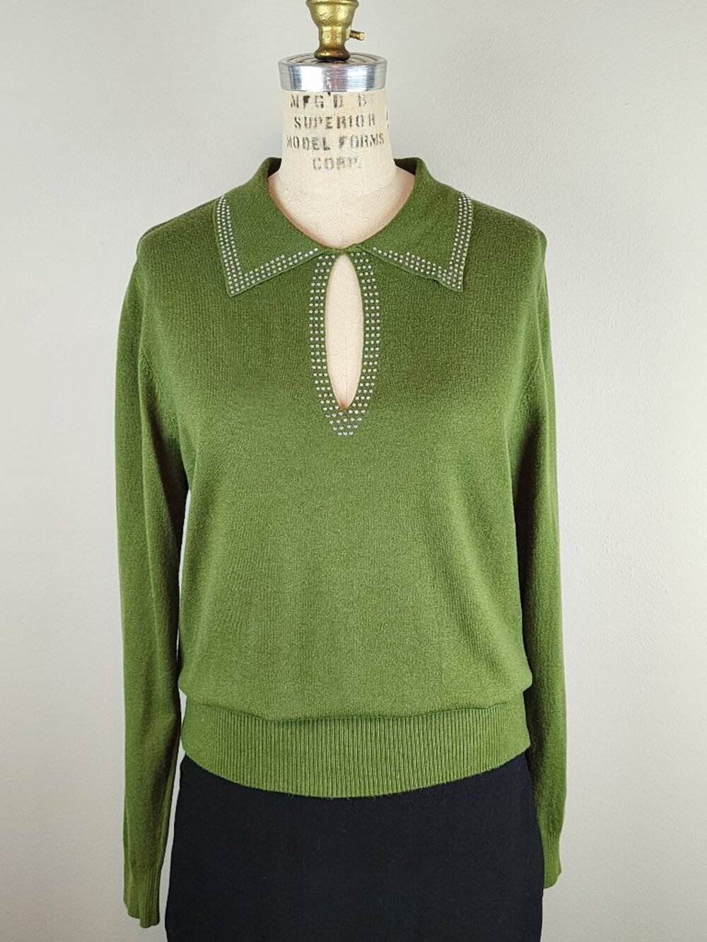 Vintage Inspired LIV Milano Green Knit Keyhole Sweater w. Rhinestone Detail  Lg